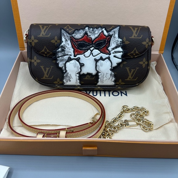Louis Vuitton travels with Grace Coddington sold out 2025 ivy on chain - Picture 1 of 12